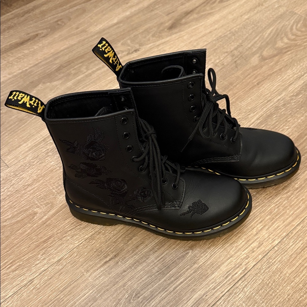 Dr. Martens Vonda Floral 1460 Lace-Up Boots